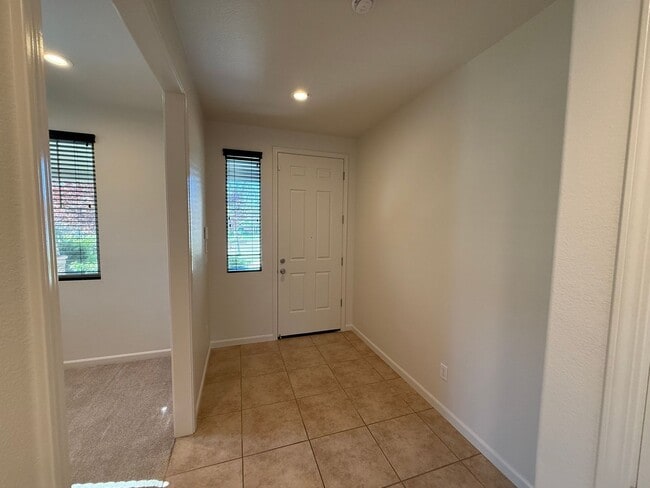 Foto del edificio - 3 bedroom single story in Manteca!