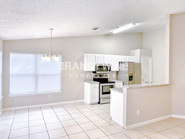 Building Photo - 8055 International Village Dr