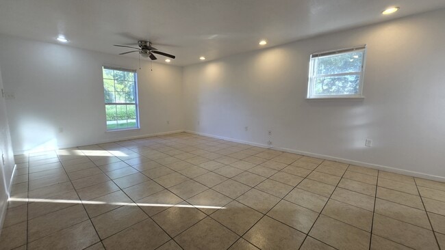 Foto del edificio - 2431 Octavia Dr