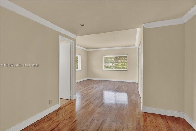 Building Photo - 100 Edgewater Dr