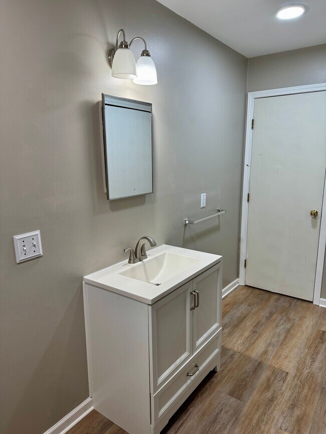 Foto del edificio - 1155 Maple St