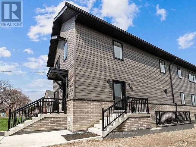 Building Photo - 54 Westhampton Dr