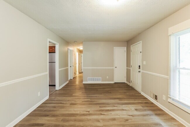 Building Photo - 1338 W Stoneybrook Dr