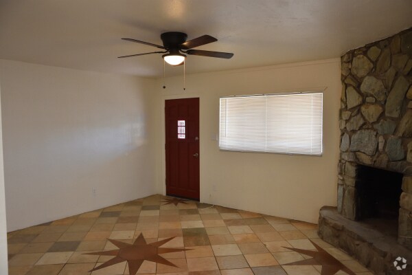 Building Photo - 1514 W Palmer Dr.