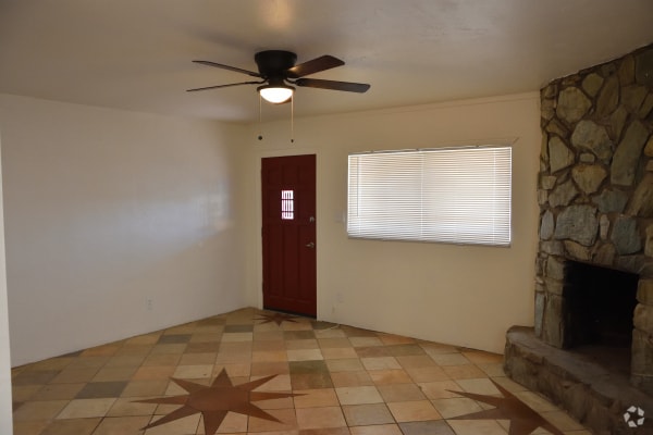 Building Photo - 1514 W Palmer Dr.
