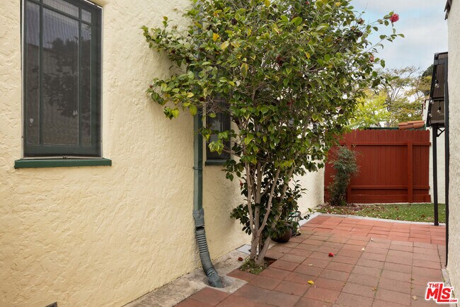 Foto del edificio - 1710 Glyndon Ave