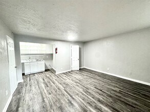 Building Photo - 1756 W Main St