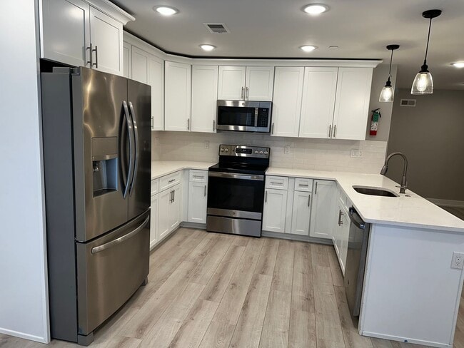 Photo - 2408 N Mascher St Apartment