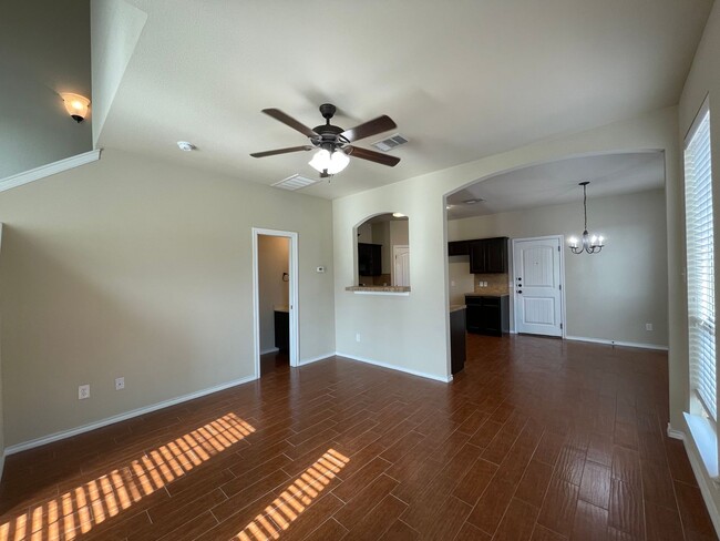 Building Photo - Townhome with attached double car garage