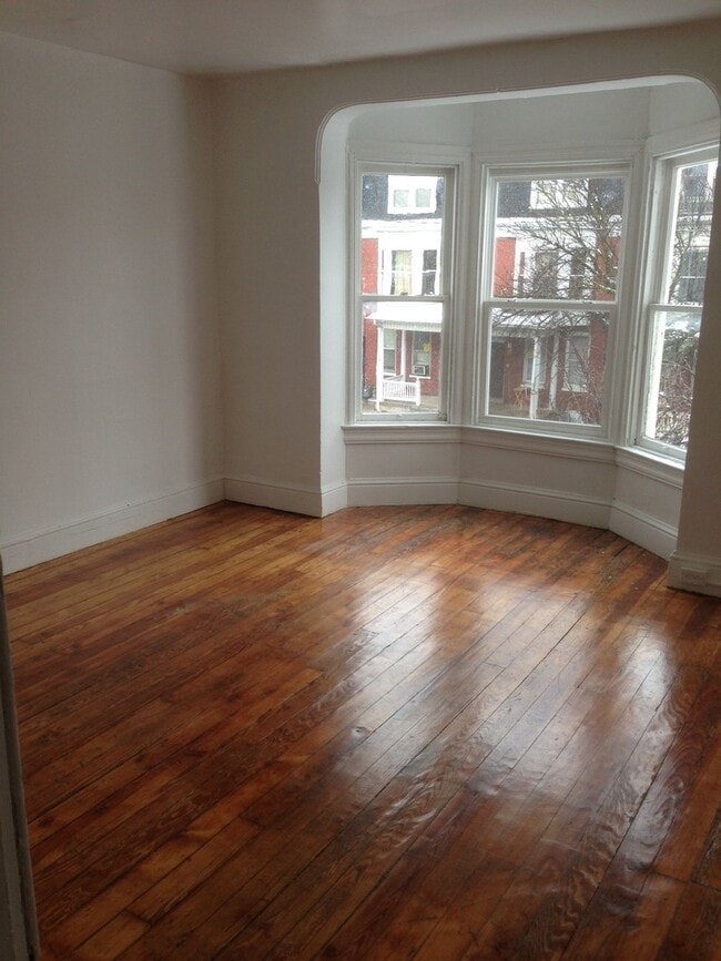 Building Photo - 3 Bedroom West End York City