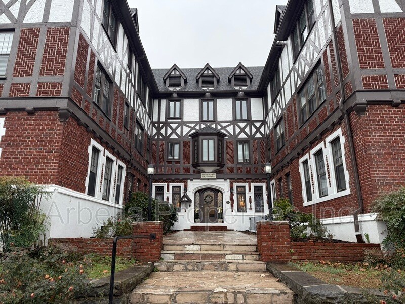 Primary Photo - 701 W Locust St