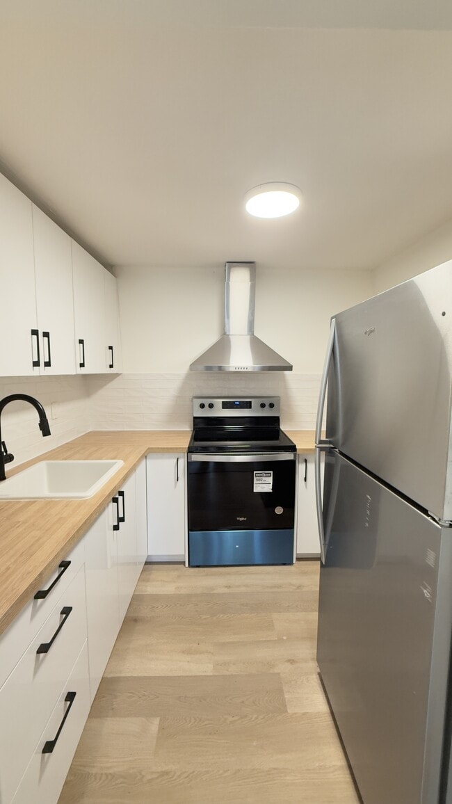 Building Photo - 137 Oakdale Ave