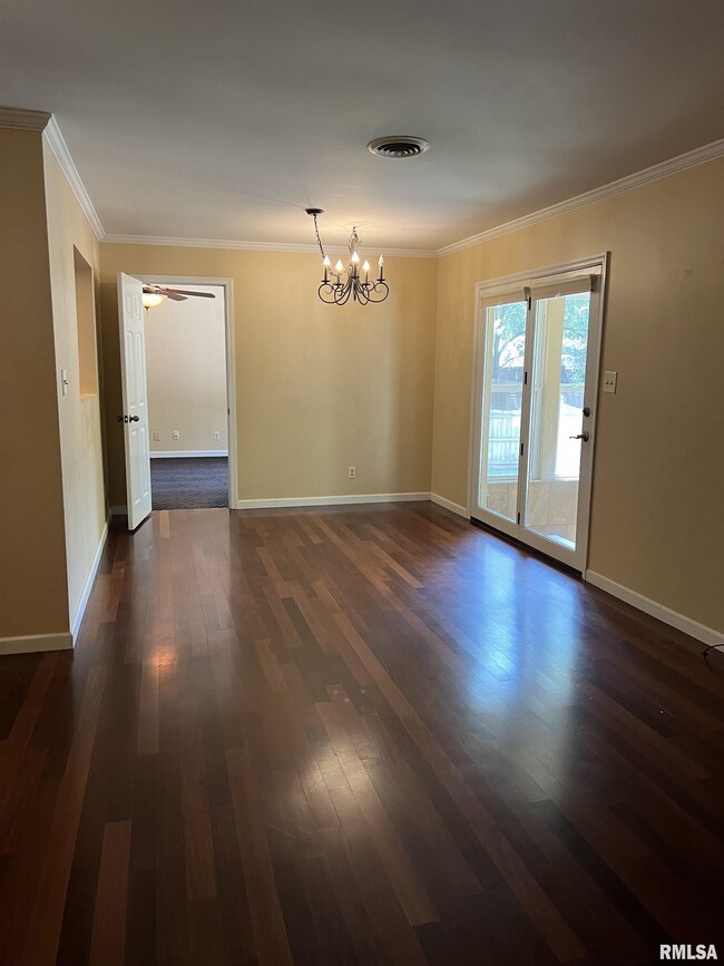 Building Photo - 108 S Mark Ct