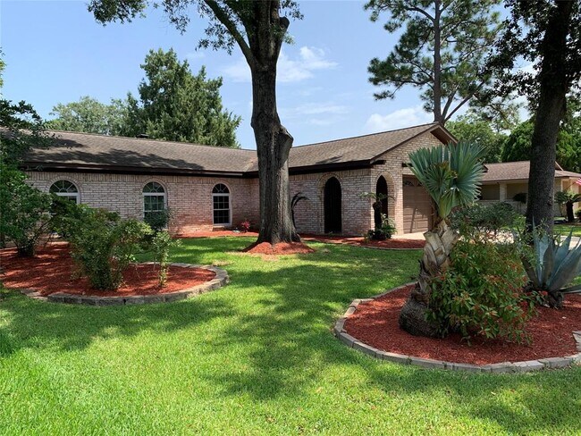 Building Photo - 15711 Rill Ln