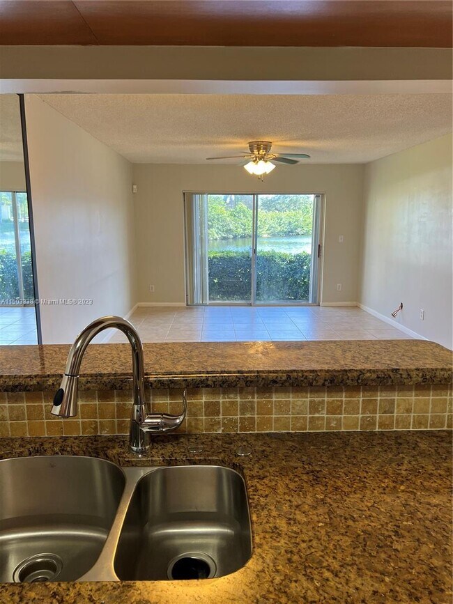 Foto del edificio - 11250 SW 13th St