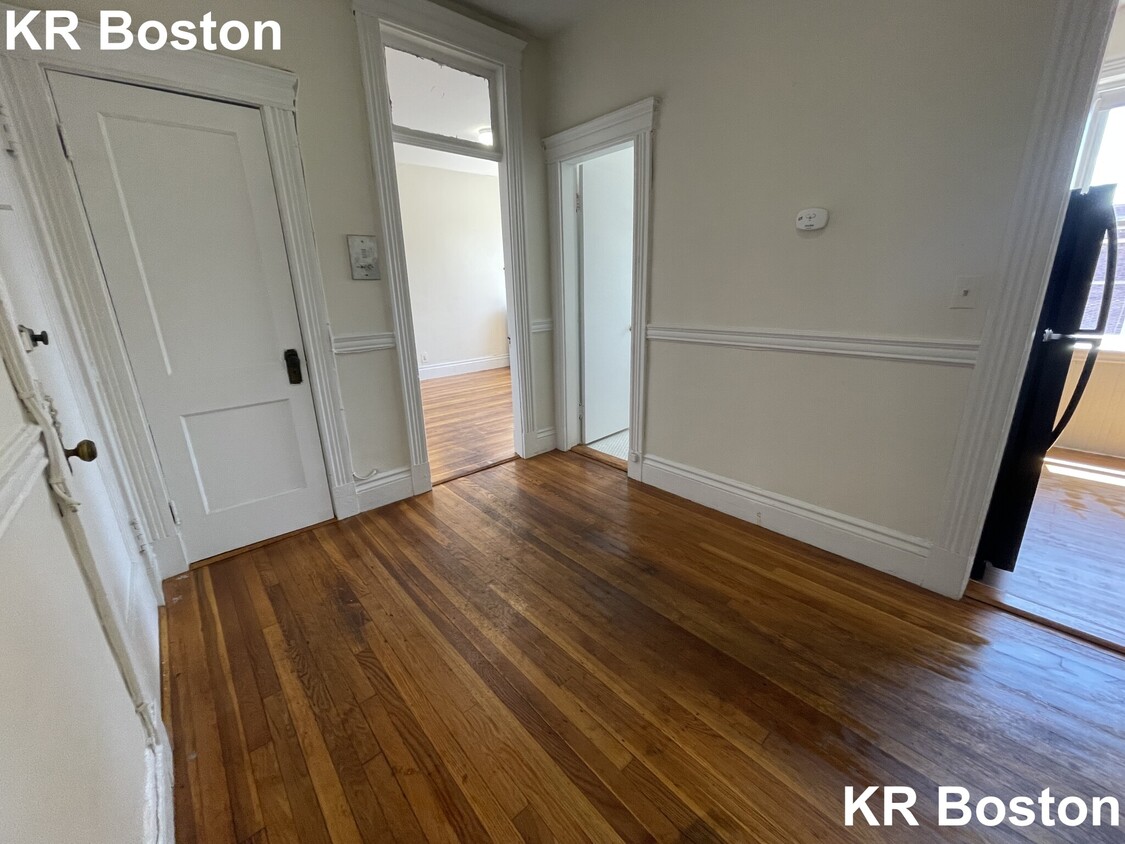 Building Photo - 1376 Commonwealth Ave