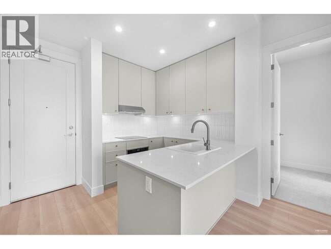 Building Photo - 708-708 Edgar Ave