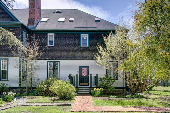 Foto del edificio - 158 Narragansett Ave