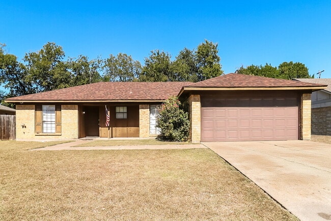 Building Photo - 1825 Prince Dr