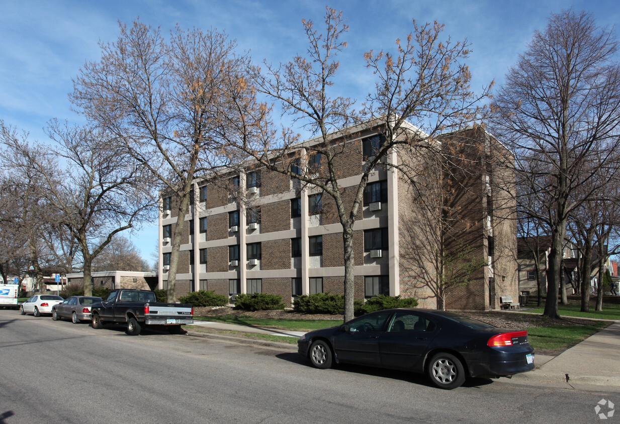 Building Photo - 809 Spring St NE