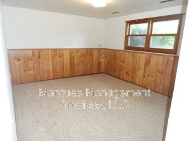 Building Photo - 140A Woodview Dr