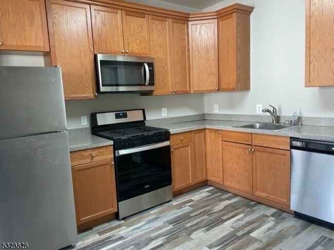 Building Photo - 145 Conover Terrace