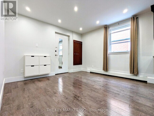 Photo du bâtiment - 211 St Clements Ave