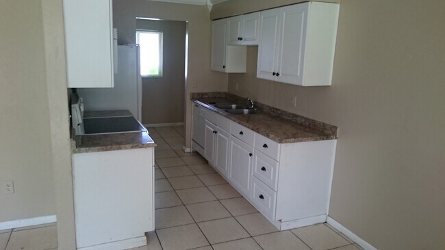 Building Photo - 2651 Tropic Ave