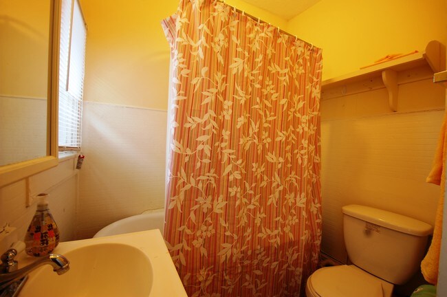 Baño - 35-37 Kent Ave