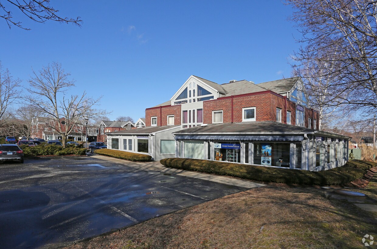 Primary Photo - 90 Main St