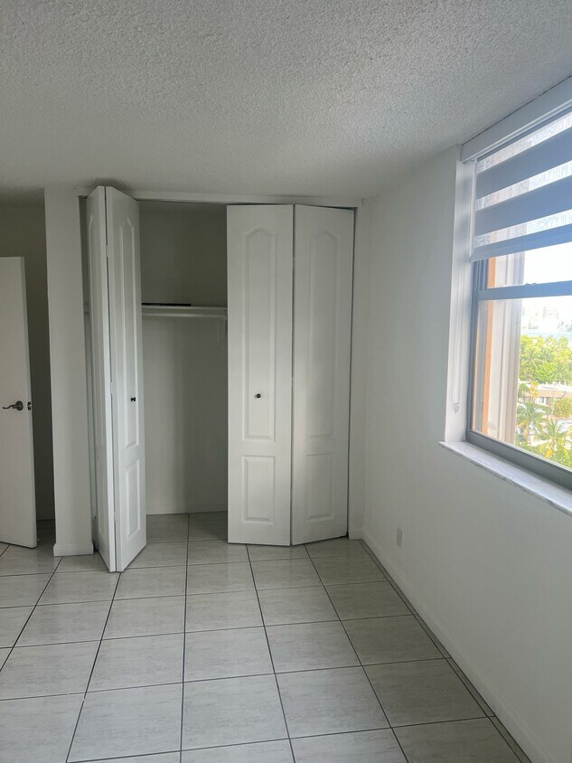 Photo - 2450 NE 135th St (North Miami, FL)