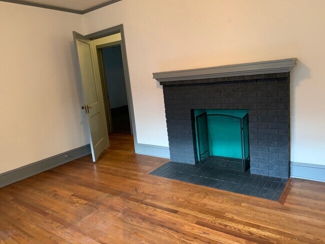 Foto del edificio - 3BR Normaltown Charmer