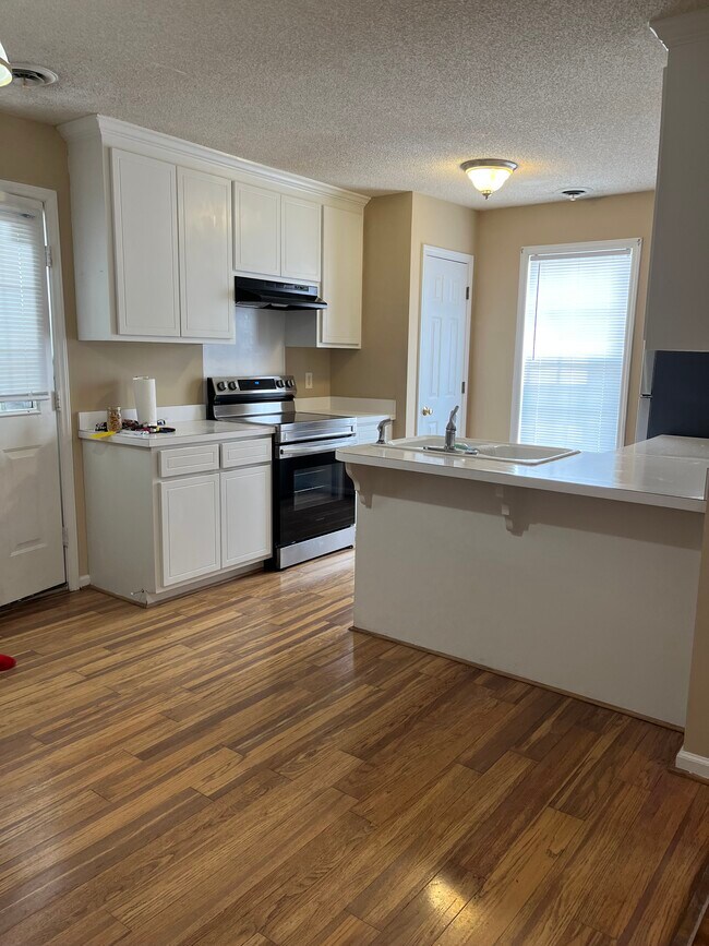 Foto del edificio - 4724 Honeysuckle Ln