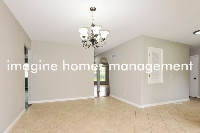 Building Photo - Lovely Ranch in St. Louis!