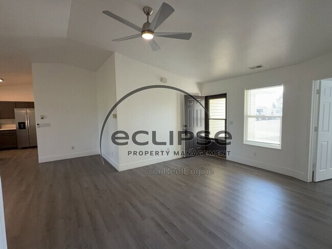 Foto del edificio - 560 Huntington Point Ln