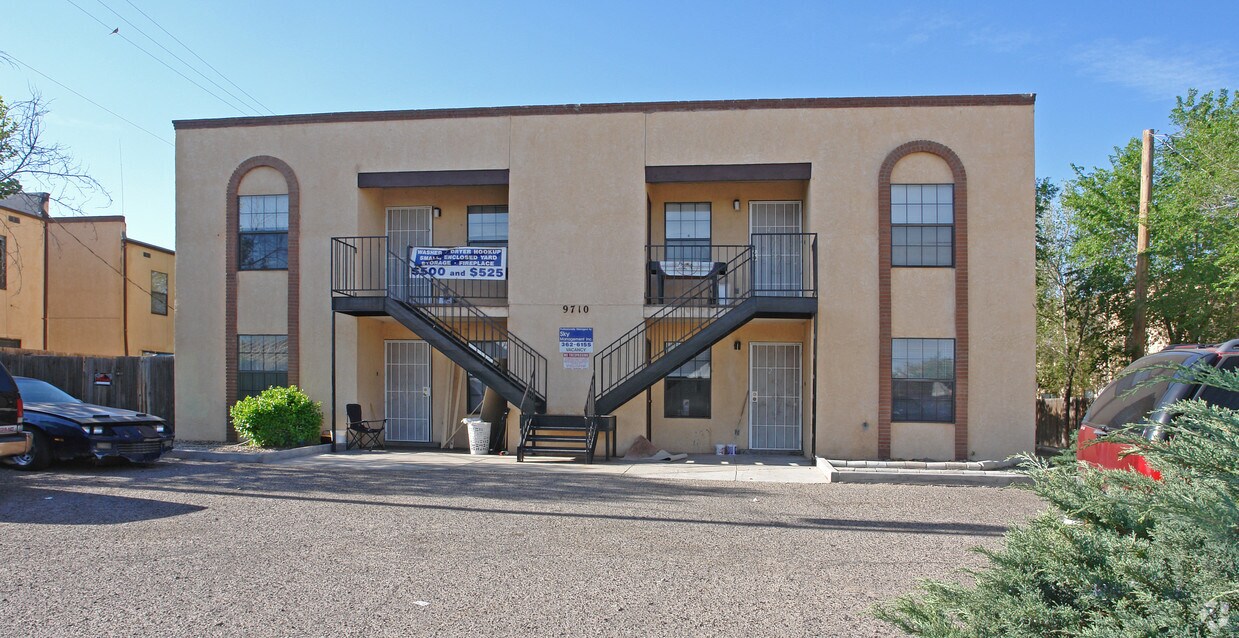 Building Photo - 134-136 Altez St NE