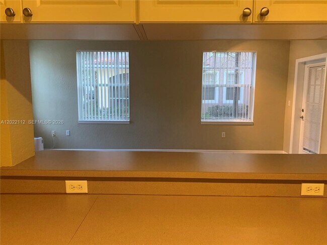 Foto del edificio - 6572 W Sample Rd
