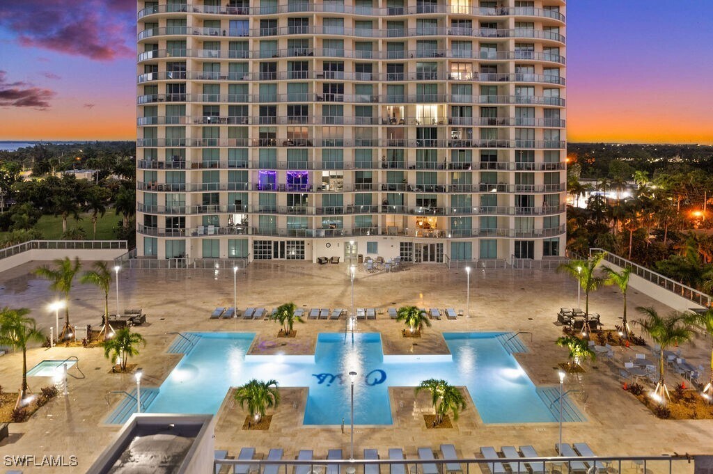 Building Photo - 3000 Oasis Grand Blvd