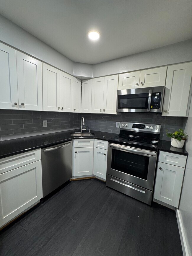 Building Photo - 327 71st St