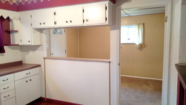 Building Photo - Two Bedroom House in Jefferson Hills With Central Air And Detached One Car Garage - Fenced In Yard