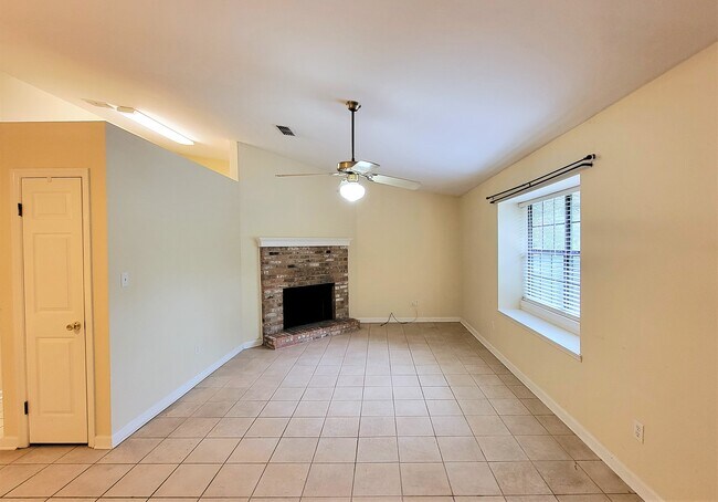 Building Photo - 1805 High Ct