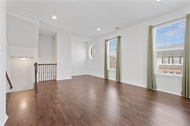 Building Photo - 204 Noble Woods Dr