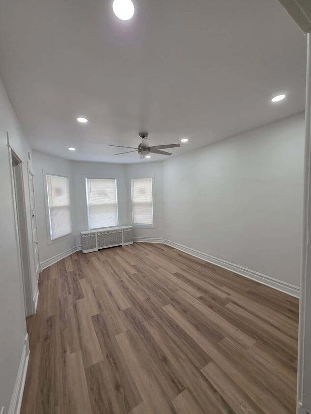 Primary Photo - 3745 W Diversey Ave