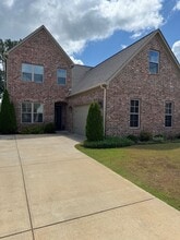 Building Photo - 802 Oak Grove Ln