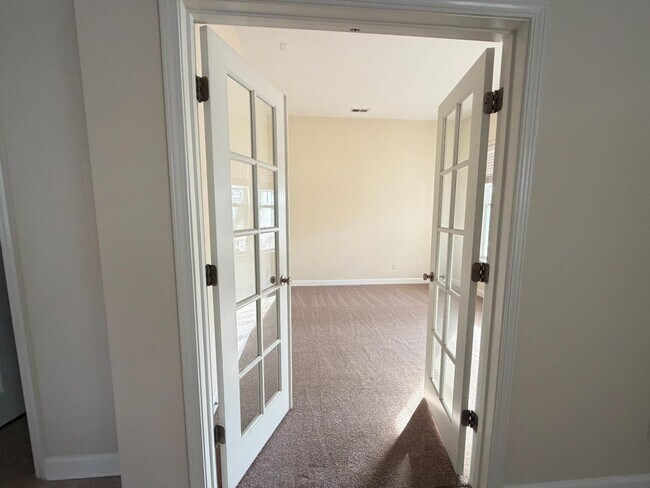 Foto del edificio - 9315 Rosalyn Glen Rd