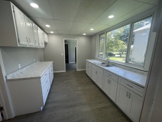 Foto del edificio - 679 N Market St