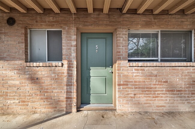 Building Photo - 1217 Heights Blvd