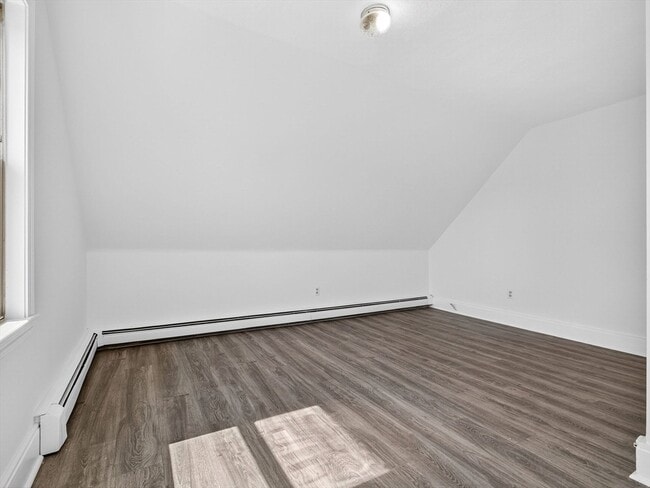 Building Photo - 425 Medford St