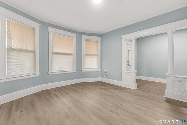 Building Photo - 105 Carleton Ave