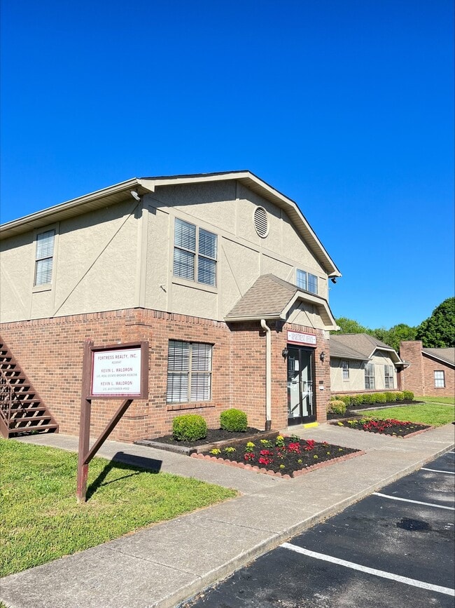 Haynes Manor Apartments Apartments at 415 W Northfield Blvd